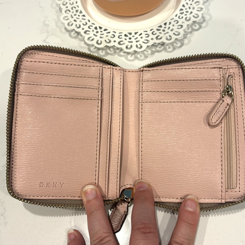 DKNY Wallet - Picture 3 of 5